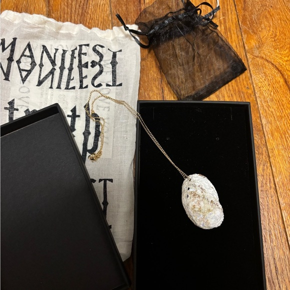 Child of Wild Shell Necklace - Picture 1 of 4